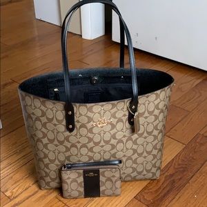 NWT Coach Signature Tote and Wallet Set